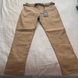 NWT pair of ankle cropped pants